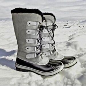 Skechers Women's Highlanders Grey Suede Snow Boots Size 8